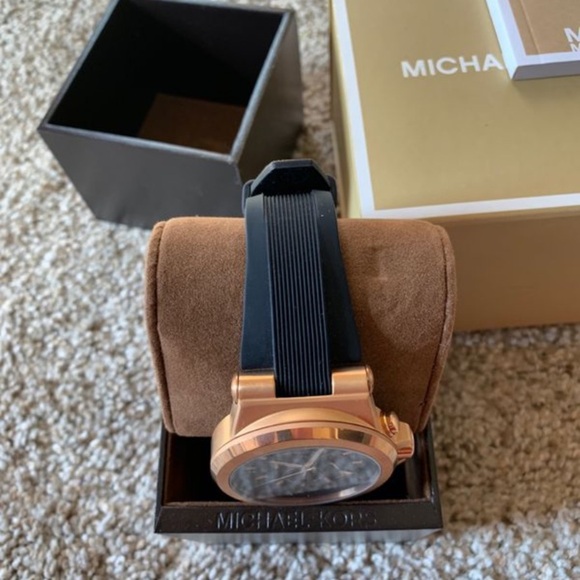 NEW in Box Michael Kors MK8184 Rose Goldtone Dylan Watch - Picture 4 of 5